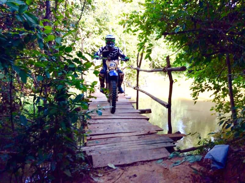 海外バイクの旅：カンボジアのガイドブックにも載らない秘境